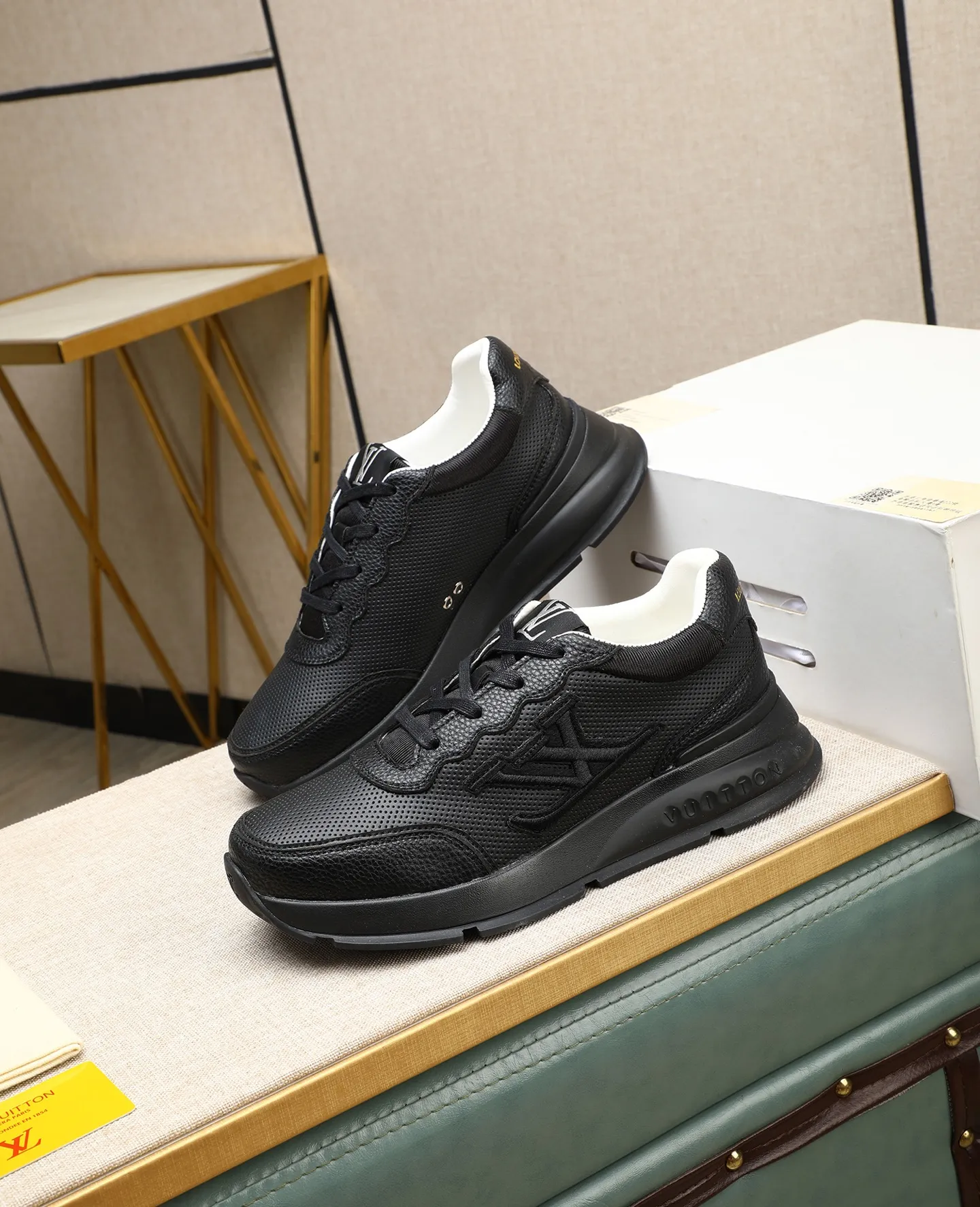 Men's shoes 💰460 📛📛【LOUIS VUITTON】Louis Vuitton official website synchronized new products 👟Milan fashion catwalk style 🇰🇾🇰🇾LV family logo, celebrity style, a must-have for fashionistas ⚠️First-layer calfskin ➕Genuine leather lining ➕Official website original version special outsole 👞Number 38-44